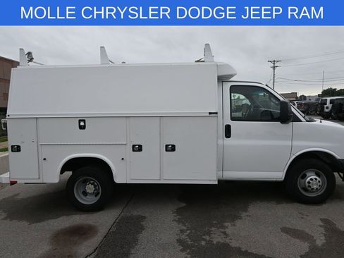 Used 2017 Chevrolet Express 3500 RWD image 1