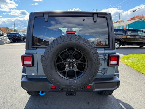 Used 2024 Jeep Wrangler Willys image 7