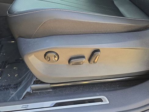 Used 2024 Volkswagen Tiguan SE R-Line image 19