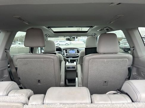 Used 2016 Toyota Highlander Limited image 10