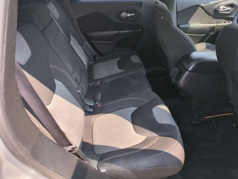 Used 2014 Jeep Cherokee Latitude FWD image 26