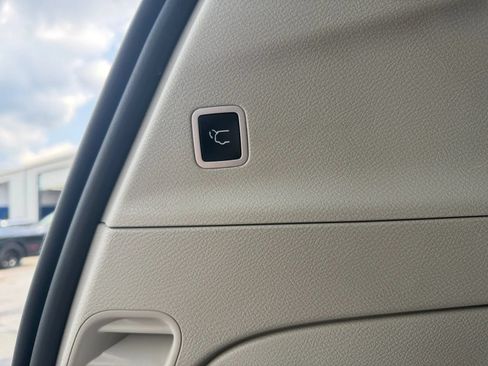 Used 2021 Chrysler Pacifica Touring-L FWD image 27