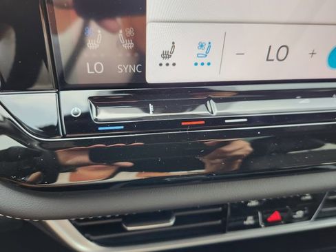 New 2026 Volkswagen Atlas Cross Sport SE image 14