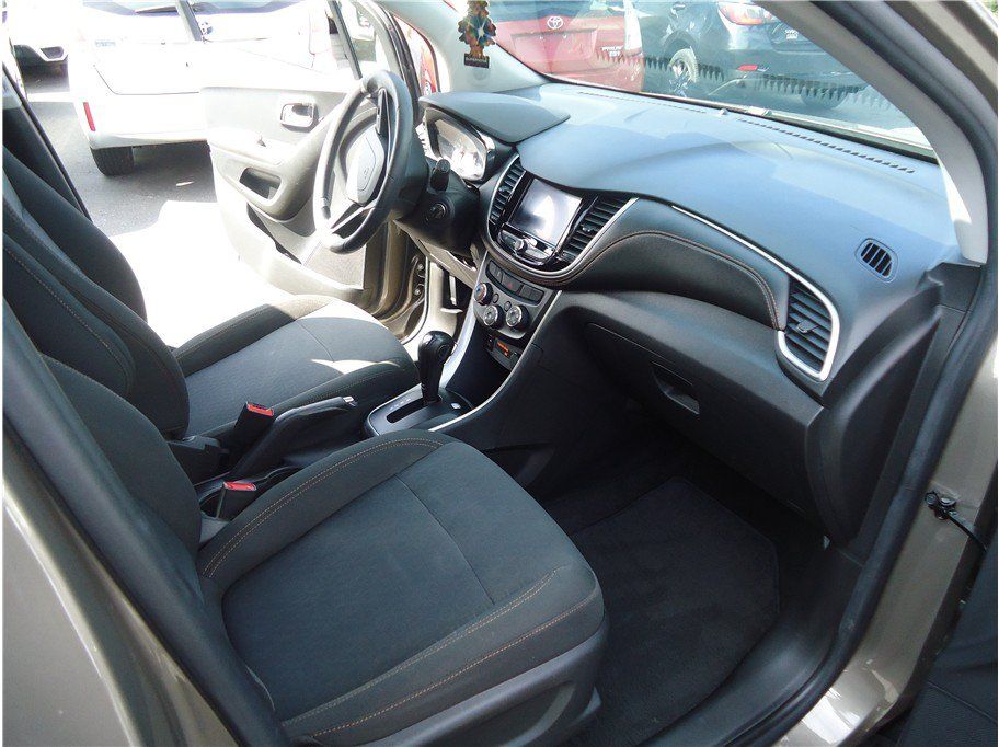 Used 2021 Chevrolet Trax LS AWD/4WD image 16