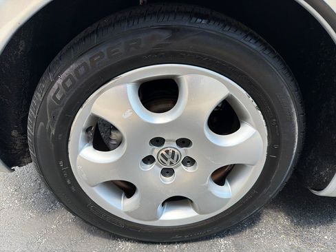 Used 2003 Volkswagen Beetle GLS FWD image 35