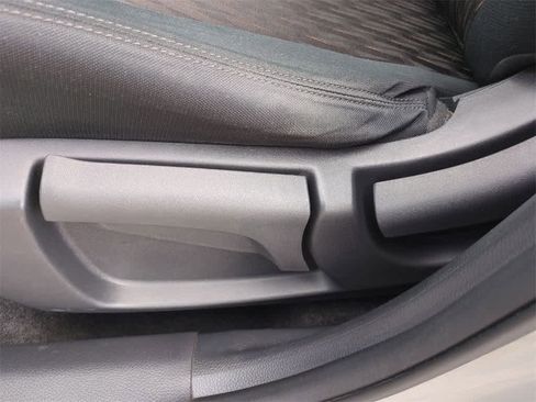 Used 2017 Nissan Rogue S image 15