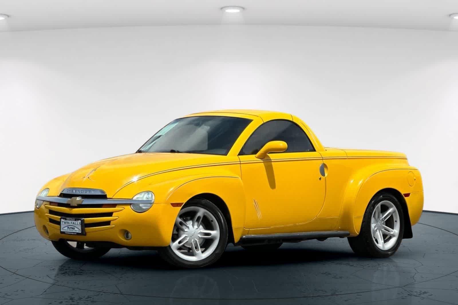 Used 2004 Chevrolet SSR w/ Preferred Equipment Group RWD image 9