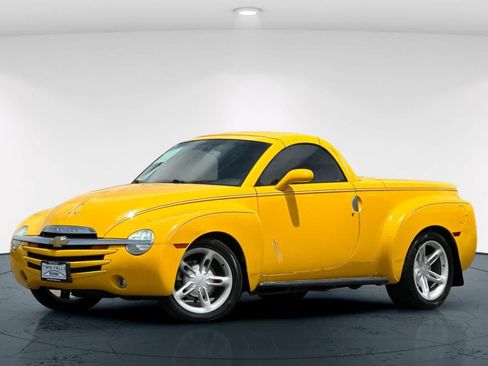 Used 2004 Chevrolet SSR w/ Preferred Equipment Group RWD image 9