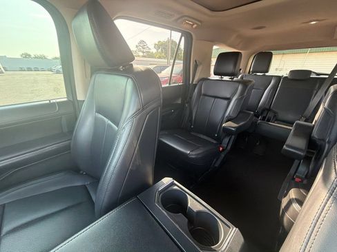 Used 2022 Ford Expedition XLT RWD image 18