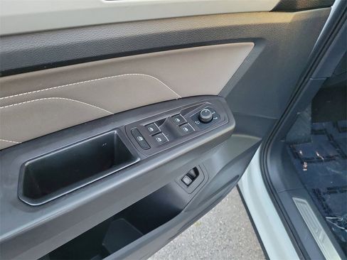 Used 2023 Volkswagen Atlas SEL Premium image 17