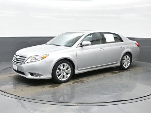 Used 2012 Toyota Avalon image 2