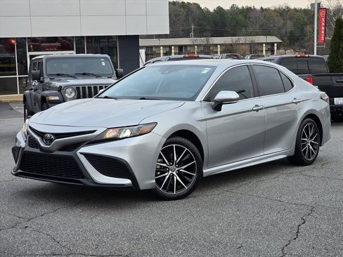 Used 2023 Toyota Camry SE w/ Convenience Package image 2