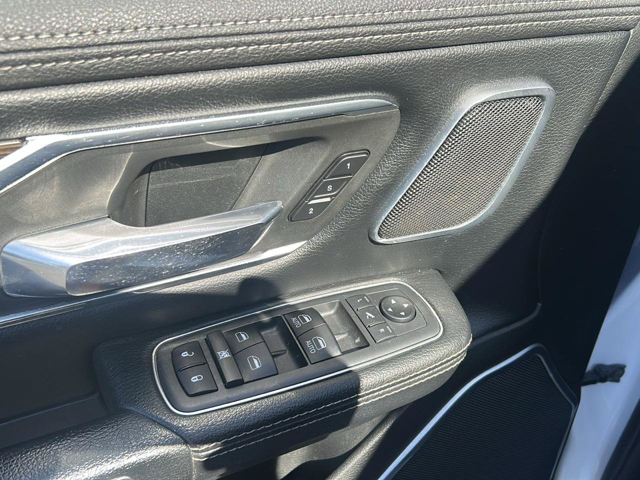 Used 2019 RAM 1500 Laramie AWD/4WD image 13