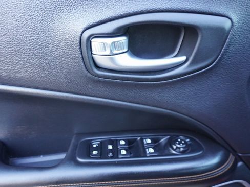 Used 2018 Jeep Compass Limited w/ Navigation Group image 9