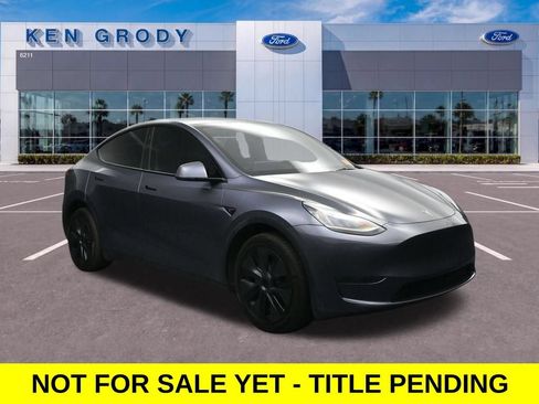 Used 2023 Tesla Model Y Long Range AWD/4WD image 1
