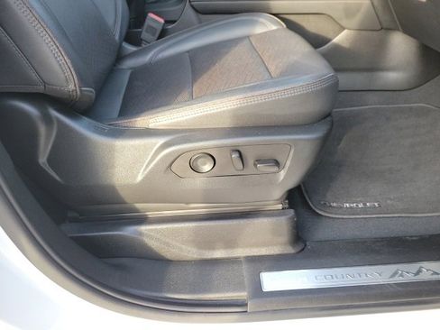 Used 2023 Chevrolet Suburban High Country image 54