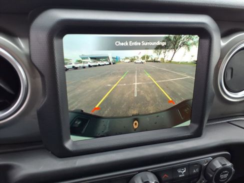 Used 2022 Jeep Gladiator Overland w/ Cold Weather Group AWD/4WD image 11