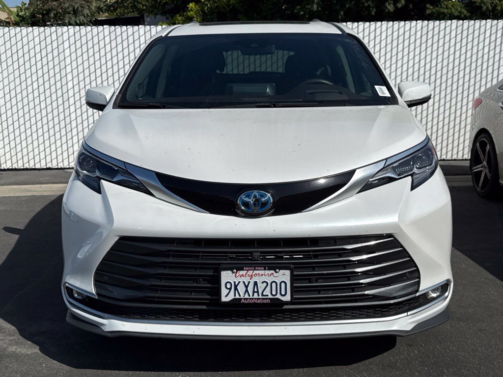 Certified 2024 Toyota Sienna Platinum FWD image 2