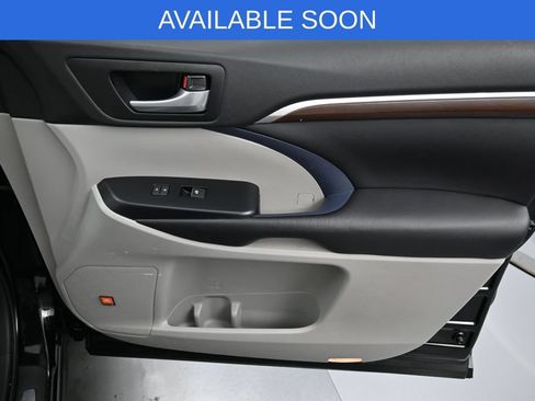 Certified 2016 Toyota Highlander Limited AWD/4WD image 40