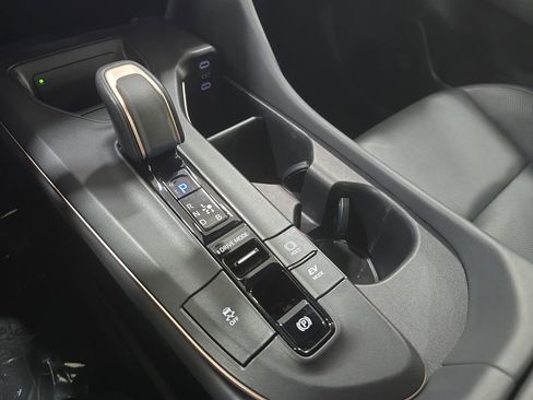 Used 2023 Toyota Crown AWD/4WD image 18