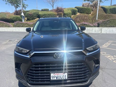 Used 2024 Toyota Grand Highlander AWD image 2