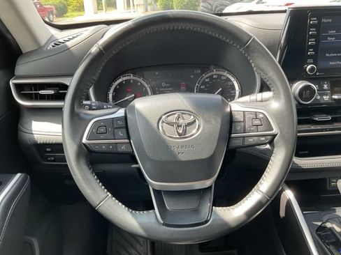Used 2022 Toyota Highlander XLE AWD/4WD image 26