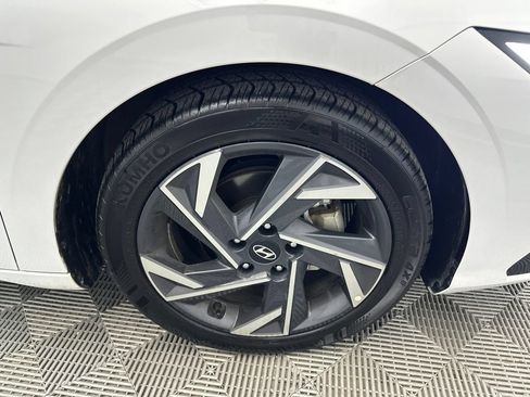 Used 2025 Hyundai Elantra SEL FWD image 11
