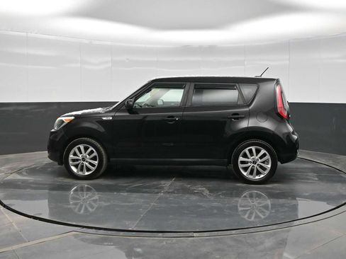 Used 2017 Kia Soul + image 5