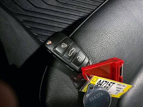 Used 2017 Audi A3 e-tron Premium image 12