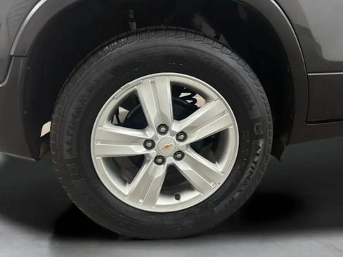 Used 2017 Chevrolet Trax LT w/ Sun & Sound Package FWD image 27