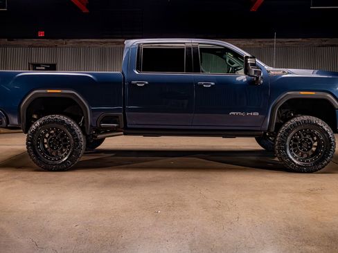 Used 2022 GMC Sierra 2500 AT4 w/ AT4 Premium Plus Package image 11