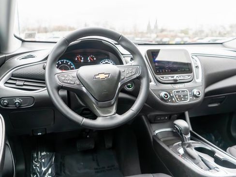 Used 2025 Chevrolet Malibu LT w/ Sport Edition image 15