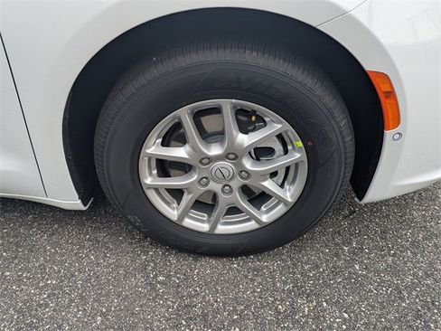 New 2026 Chrysler Pacifica Select image 12