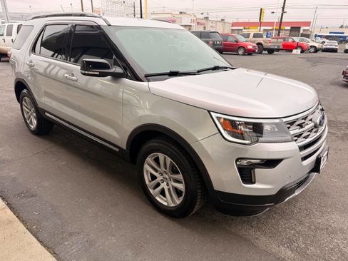 Used 2018 Ford Explorer XLT w/ Equipment Group 201A image 6