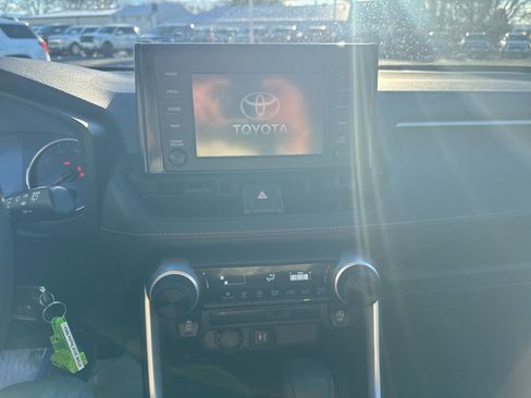 Certified 2019 Toyota RAV4 LE w/ Carpet Mat Package image 27