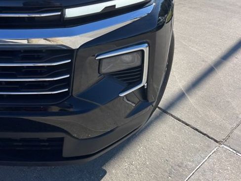 Used 2025 Chevrolet Traverse LT image 12