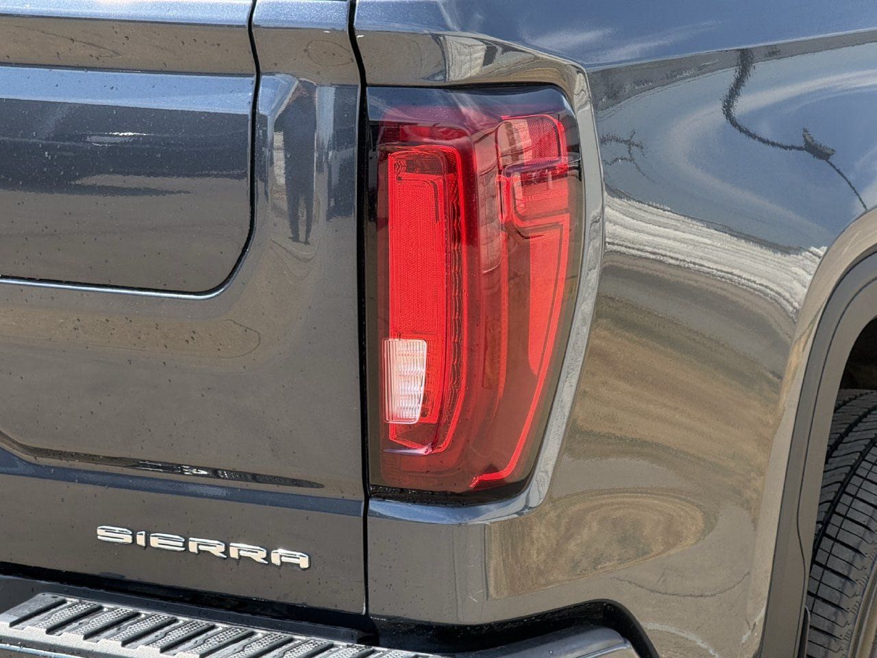 Used 2021 GMC Sierra 1500 Denali w/ Denali Premium Package AWD/4WD image 7