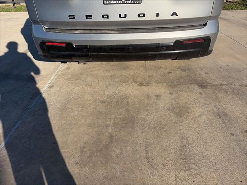 Used 2023 Toyota Sequoia Platinum image 9