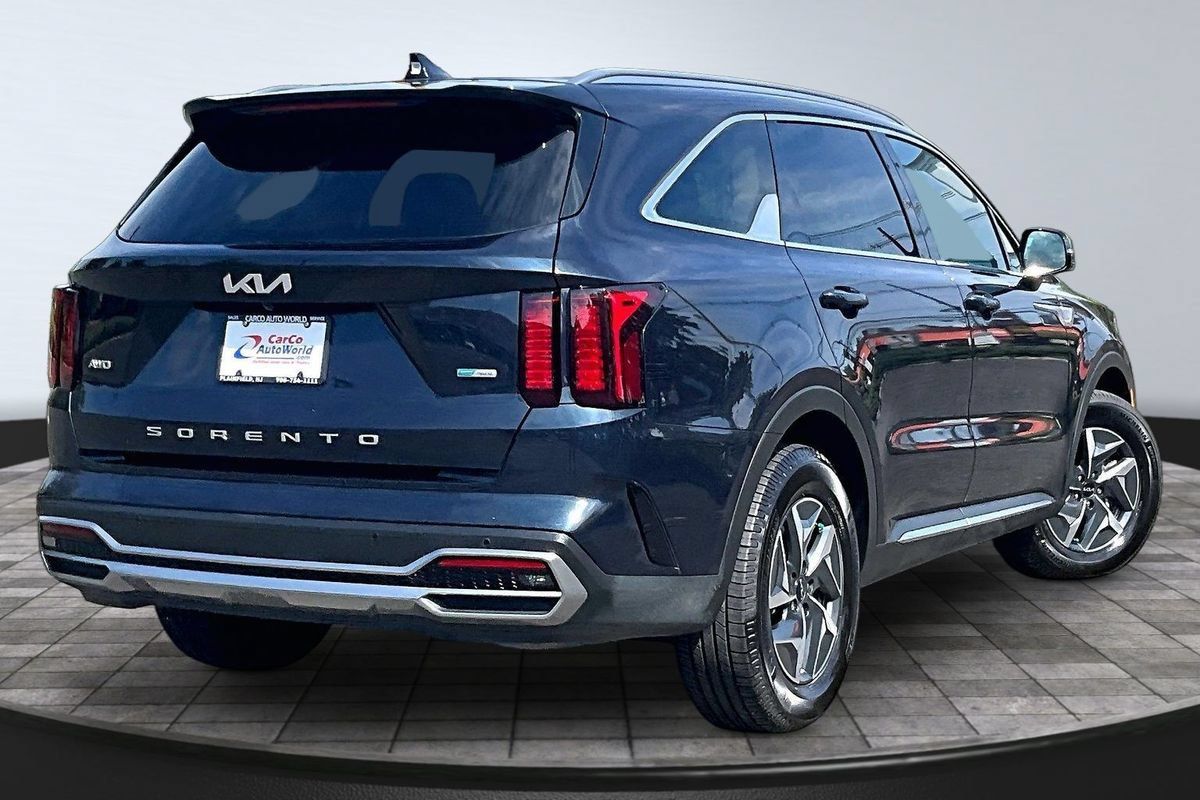 Used 2022 Kia Sorento S AWD/4WD image 5