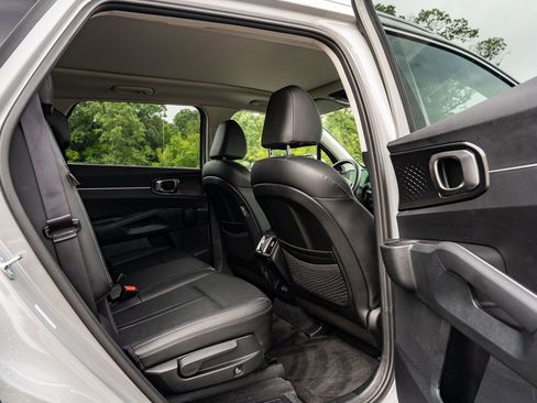 Used 2025 Kia Sorento S w/ Panoramic Sunroof Package FWD image 13