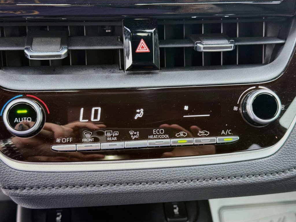 Used 2020 Toyota Corolla XSE FWD image 18