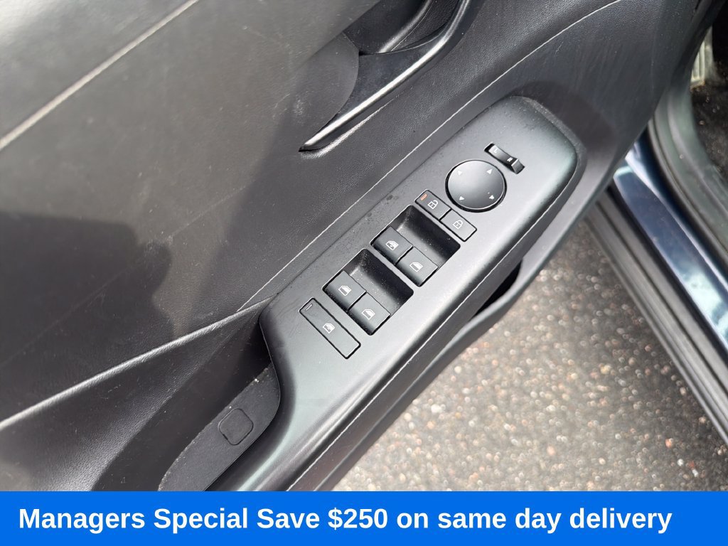 Used 2025 Hyundai Kona SEL AWD/4WD image 12