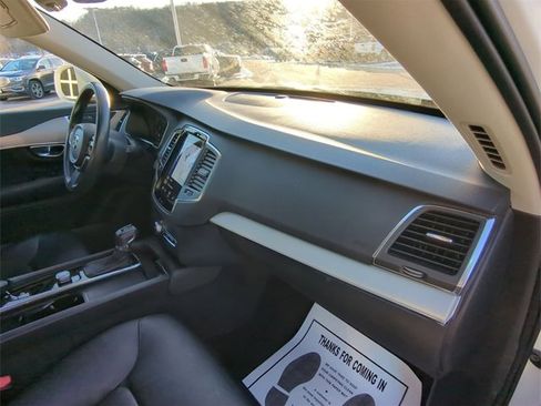 Used 2022 Volvo XC90 T5 Momentum w/ Climate Package image 30