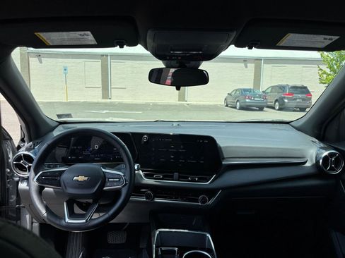 Used 2025 Chevrolet Equinox LT AWD/4WD image 32