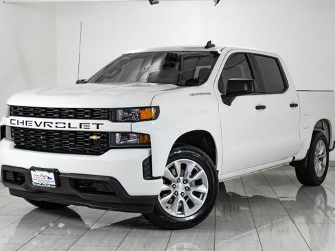 Used 2019 Chevrolet Silverado 1500 Custom w/ Custom Value Package image 4