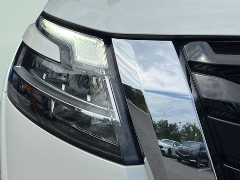 Used 2022 Nissan Pathfinder Platinum w/ Cargo Package FWD image 25