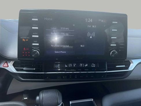 Used 2023 Toyota Sienna XLE image 10