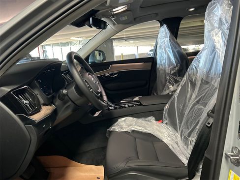 New 2026 Volvo XC90 B5 Core w/ Protection Package Premier image 10