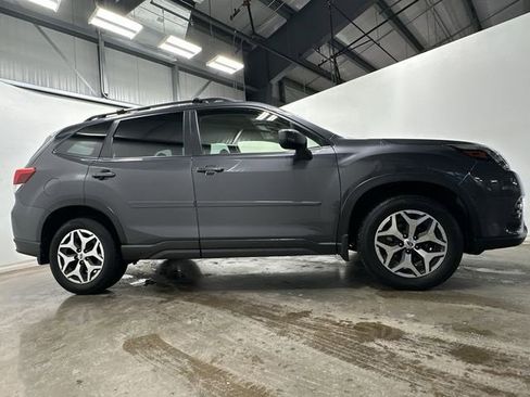 Certified 2023 Subaru Forester Premium image 3