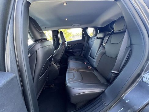 Used 2021 Jeep Cherokee Latitude Plus image 13